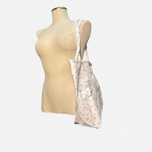 NWT Cream Floral Tote Bag - Lightweight Women's Shoulder Bag - Picture 3 of 7